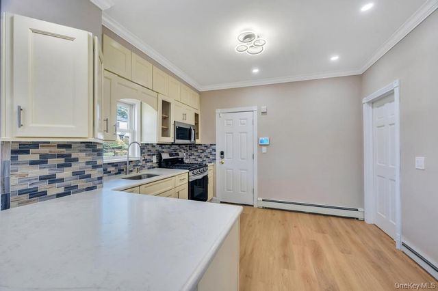 24 W Dover Street, Valley Stream, NY 11580