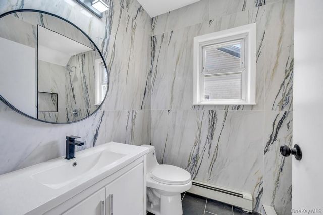24 W Dover Street, Valley Stream, NY 11580