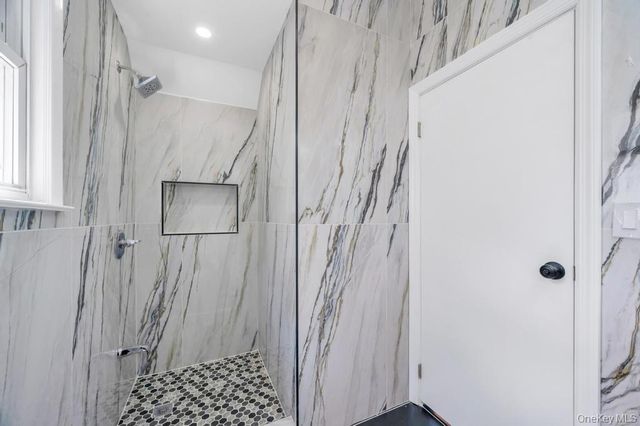 24 W Dover Street, Valley Stream, NY 11580