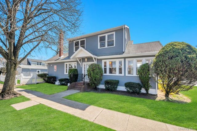 24 W Dover Street, Valley Stream, NY 11580
