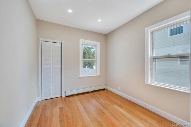 24 W Dover Street, Valley Stream, NY 11580