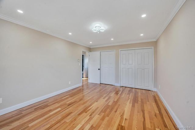 24 W Dover Street, Valley Stream, NY 11580