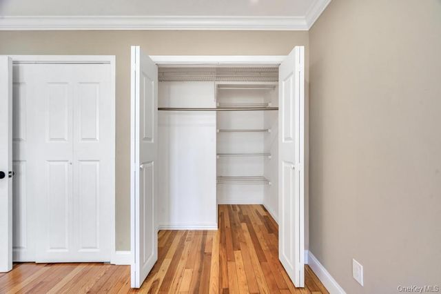 24 W Dover Street, Valley Stream, NY 11580
