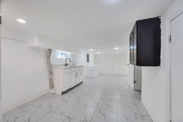 24 W Dover Street, Valley Stream, NY 11580