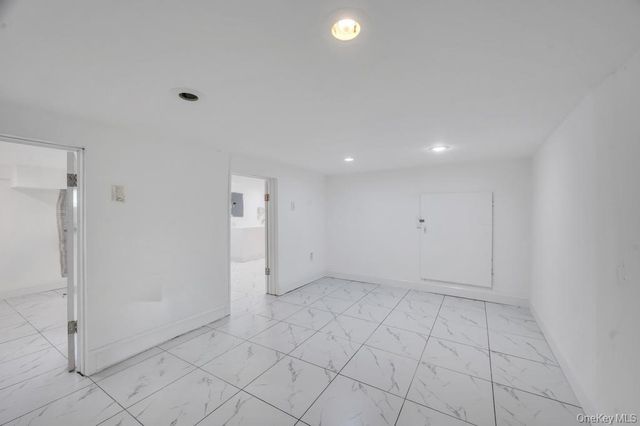 24 W Dover Street, Valley Stream, NY 11580
