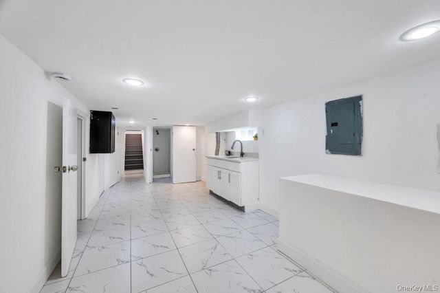 24 W Dover Street, Valley Stream, NY 11580