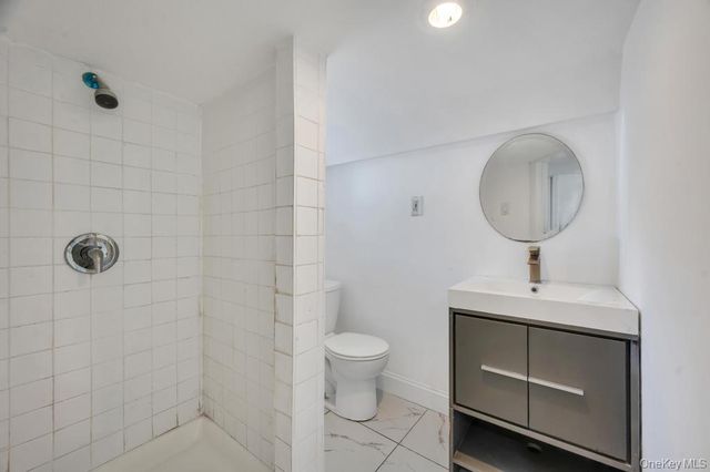 24 W Dover Street, Valley Stream, NY 11580