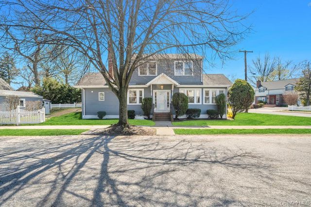 24 W Dover Street, Valley Stream, NY 11580