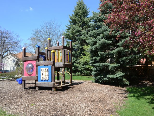 205 Taylor Court, Buffalo Grove, IL 60089
