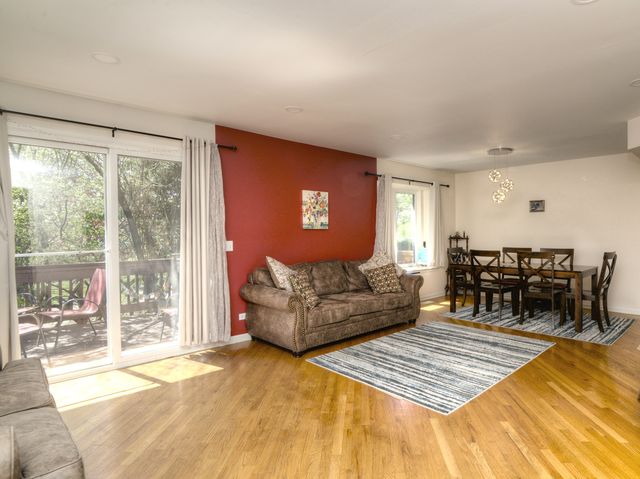205 Taylor Court, Buffalo Grove, IL 60089