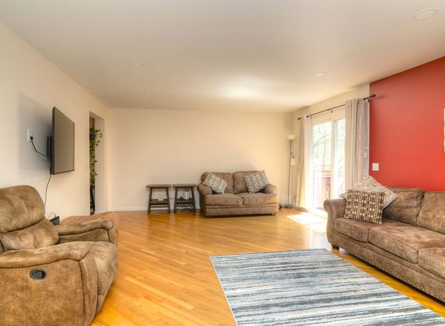 205 Taylor Court, Buffalo Grove, IL 60089