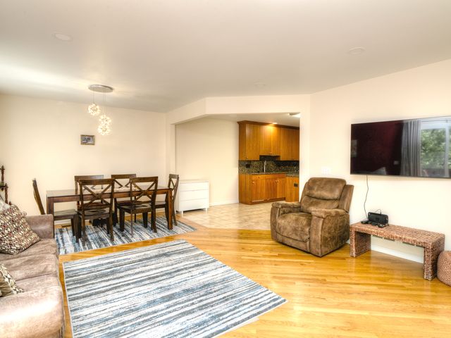 205 Taylor Court, Buffalo Grove, IL 60089