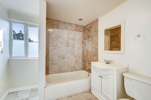 222 Marshall Street, Houston, TX 77006