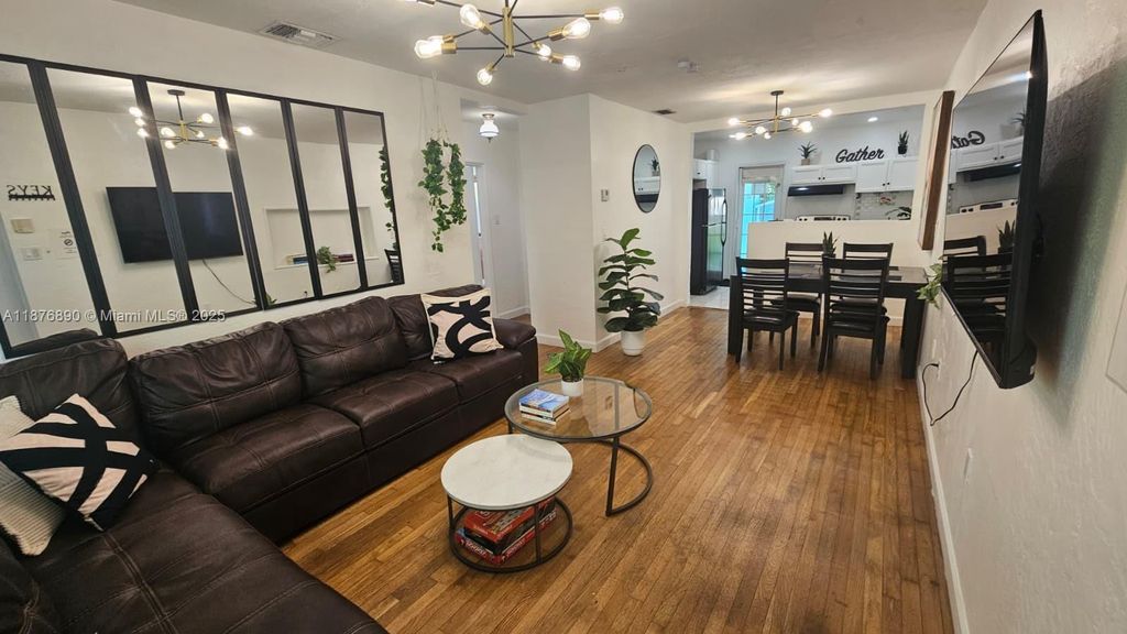 1836 Roosevelt St, Hollywood, FL 33020