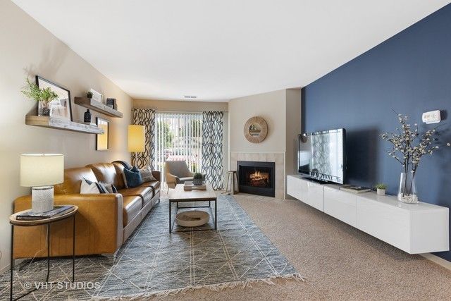 7 Kensington Circle 208, Wheaton, IL 60189