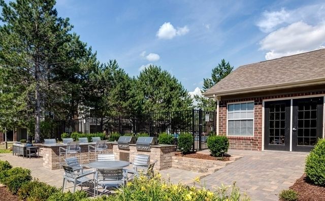 7 Kensington Circle 208, Wheaton, IL 60189