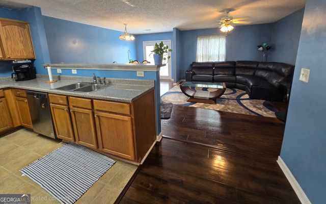 6109 Hickory Lane Drive, Union City, GA 30291