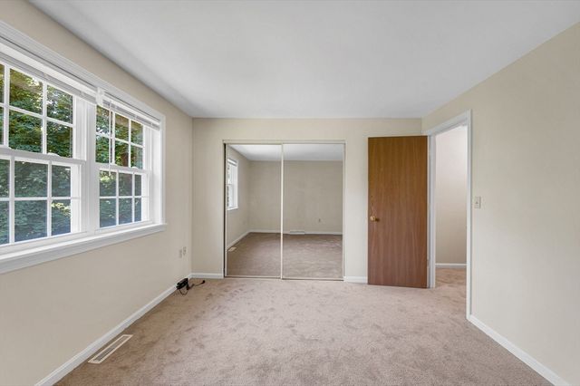 11 Kennedy Drive 11, Chelmsford, MA 01863