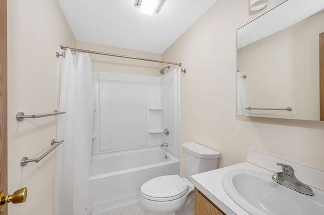 11 Kennedy Drive 11, Chelmsford, MA 01863
