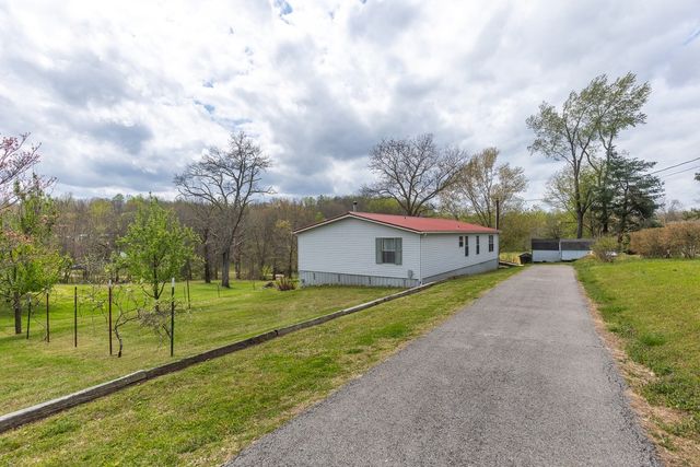 119 Fred Rd, Bon Aqua, TN 37025