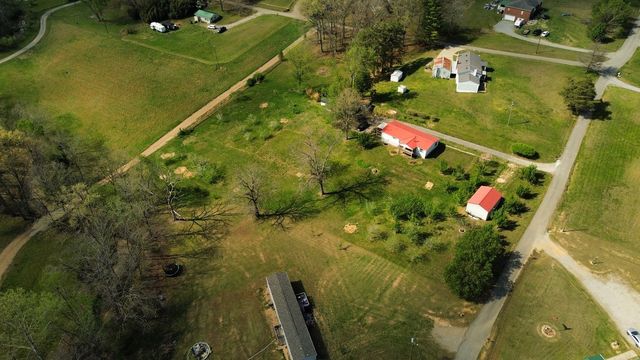 119 Fred Rd, Bon Aqua, TN 37025