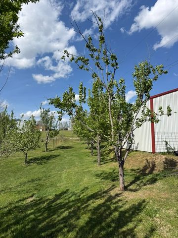 119 Fred Rd, Bon Aqua, TN 37025