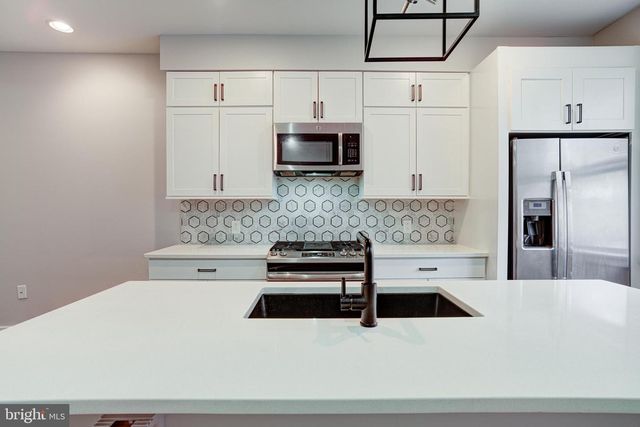 2526 E ALBERT ST, Philadelphia, PA 19125