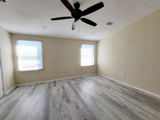 305 Paddock 7, Willis, TX 77378