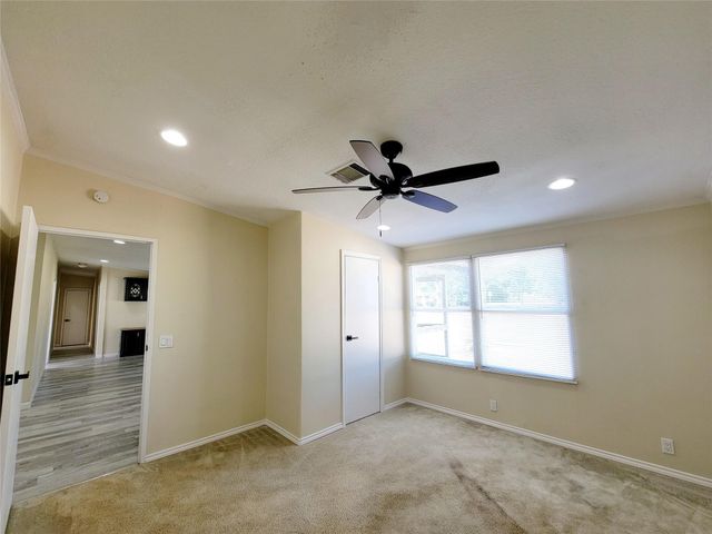 305 Paddock 7, Willis, TX 77378