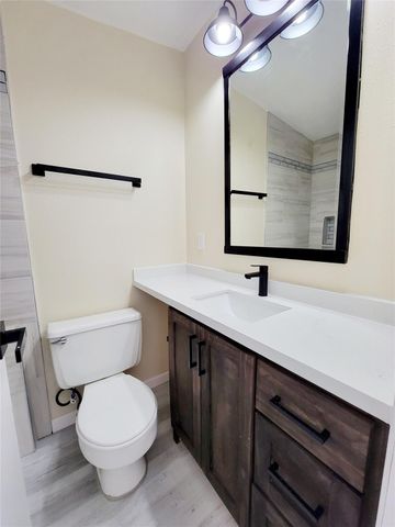 305 Paddock 7, Willis, TX 77378