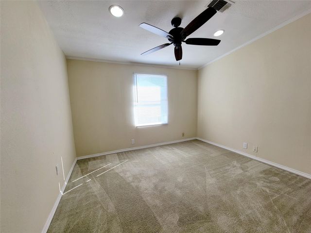 305 Paddock 7, Willis, TX 77378