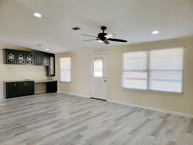 305 Paddock 7, Willis, TX 77378