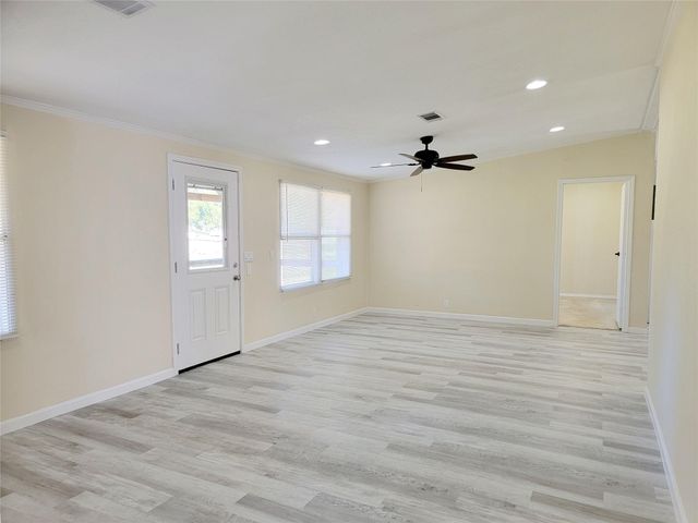305 Paddock 7, Willis, TX 77378