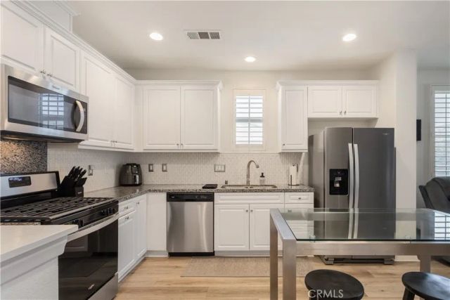 2818 E Berry Loop Privado 77, Ontario, CA 91761
