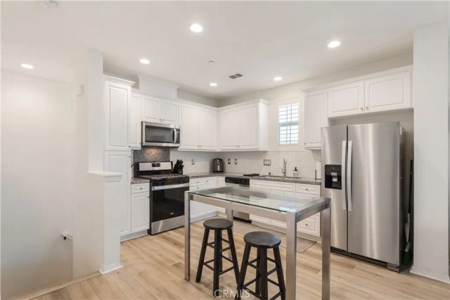 2818 E Berry Loop Privado 77, Ontario, CA 91761