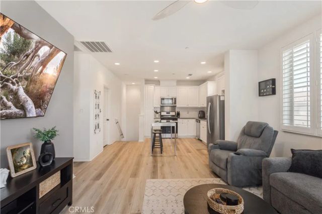 2818 E Berry Loop Privado 77, Ontario, CA 91761