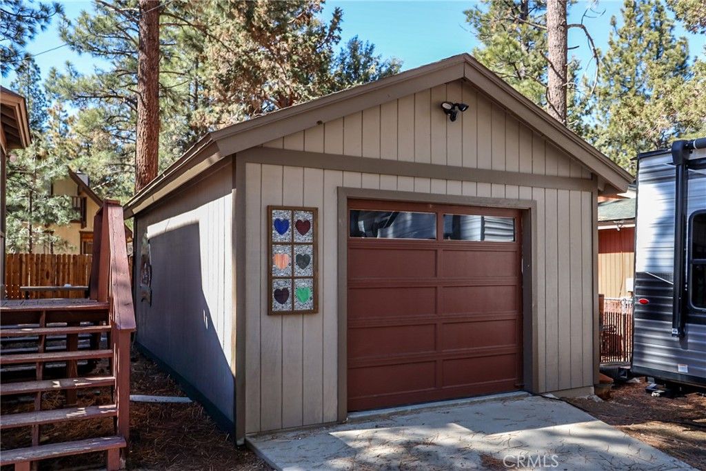 Image 3 of property listing at 875 D Lane, Big Bear City, CA 92314