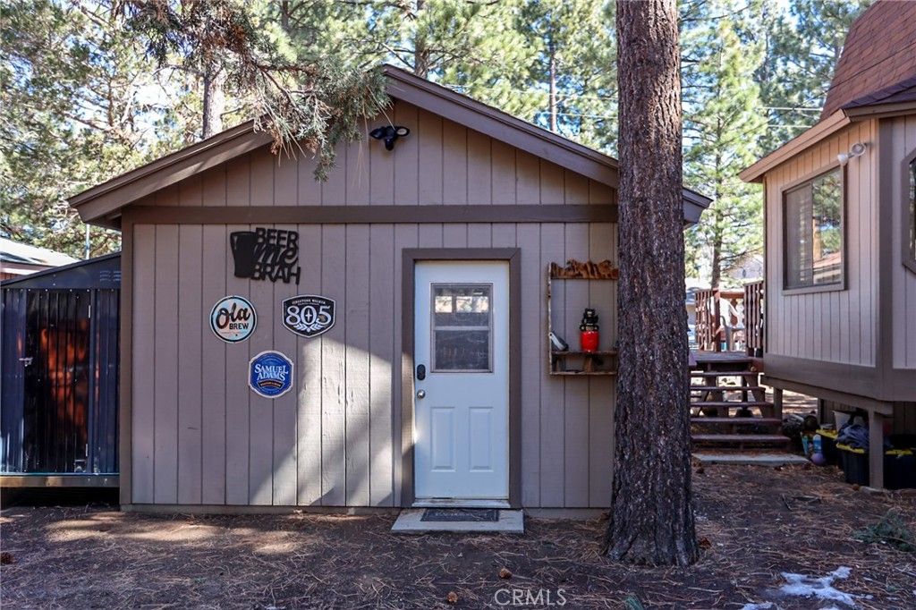 Image 4 of property listing at 875 D Lane, Big Bear City, CA 92314
