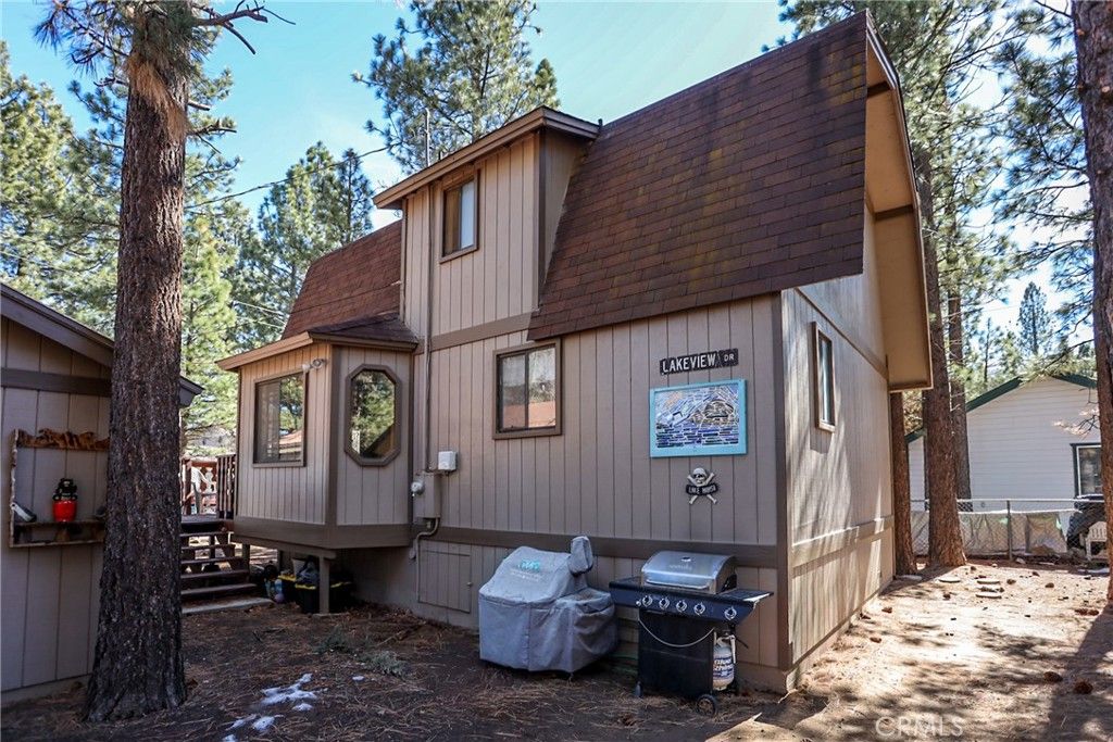 Image 5 of property listing at 875 D Lane, Big Bear City, CA 92314