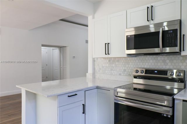 311 NE 90th St, El Portal, FL 33138