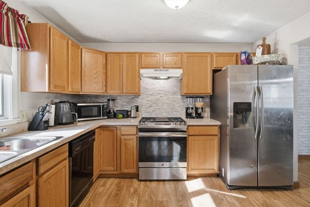 222 Edendale St, Springfield, MA 01104