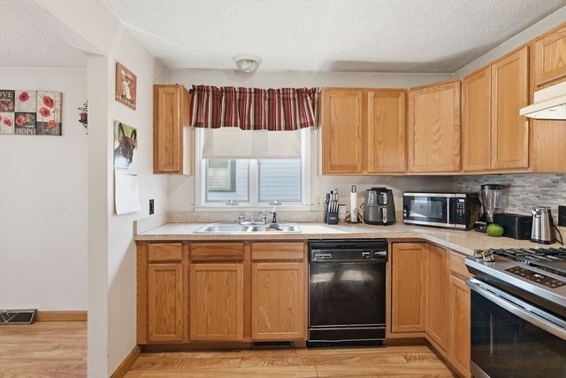 222 Edendale St, Springfield, MA 01104