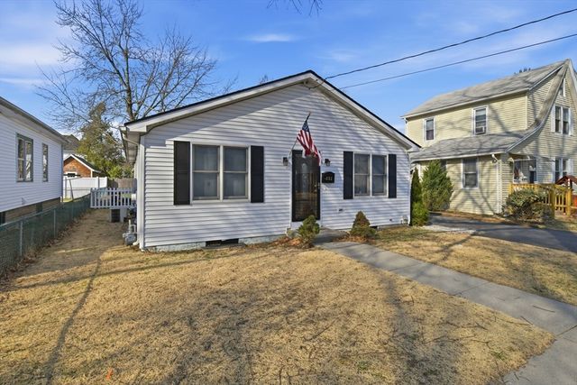 222 Edendale St, Springfield, MA 01104