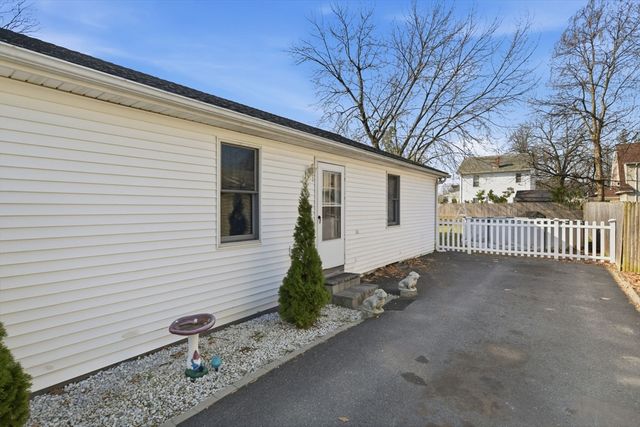 222 Edendale St, Springfield, MA 01104