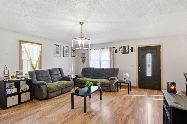 222 Edendale St, Springfield, MA 01104