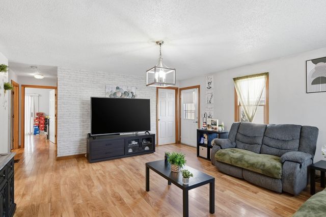 222 Edendale St, Springfield, MA 01104