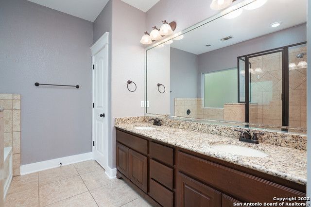 404 E COURTLAND PL, San Antonio, TX 78212