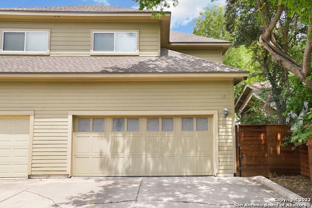 404 E COURTLAND PL, San Antonio, TX 78212