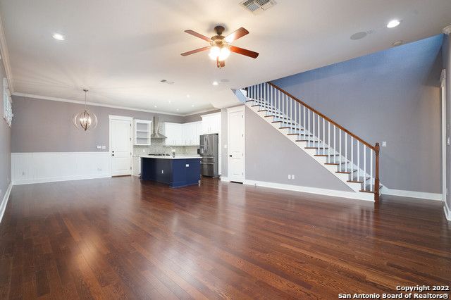 404 E COURTLAND PL, San Antonio, TX 78212