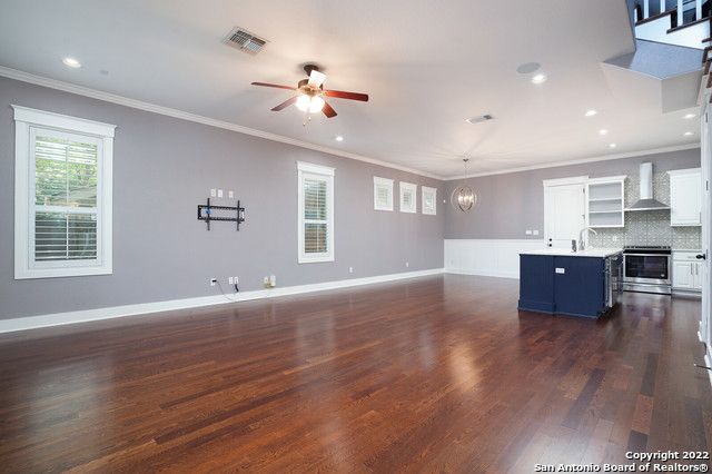 404 E COURTLAND PL, San Antonio, TX 78212